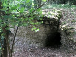 Schlazleslöcher: Der rechte Höhleneingang